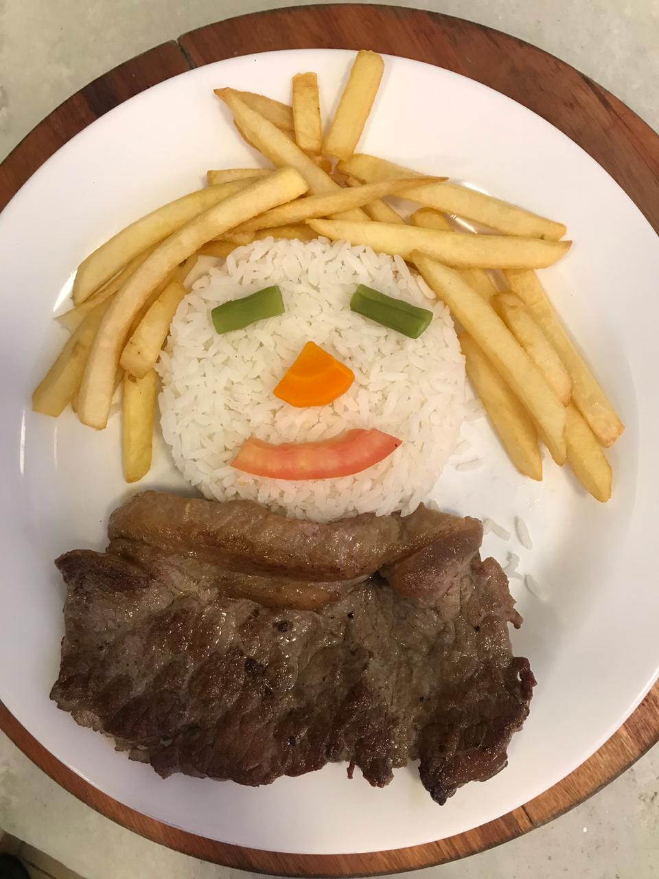 Contra filet, arroz e fritas