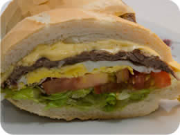 Contra Filet com queijo, ovo e salada