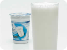 Iogurte batido com leite